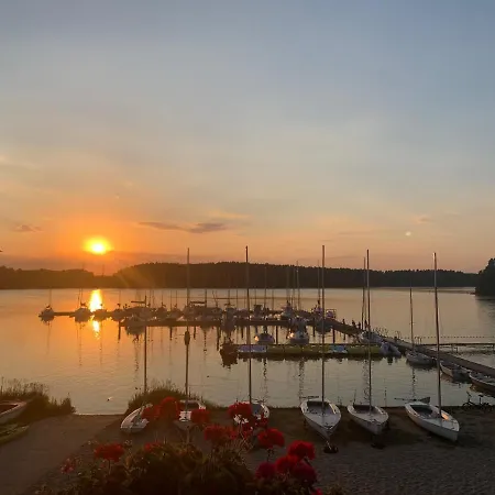 Schadzka W Dwunastce Z Widokiem Na Jezioro Holiday home *