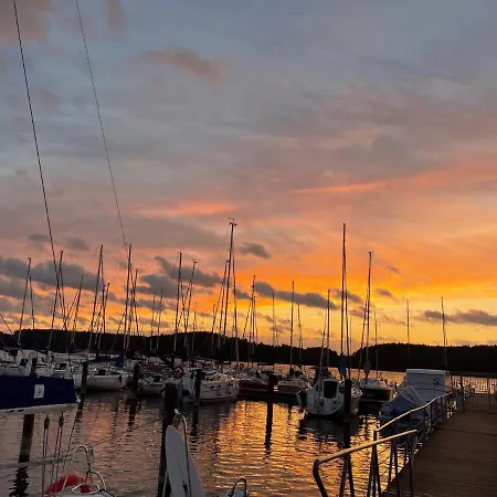 Schadzka W Dwunastce Z Widokiem Na Jezioro Борск