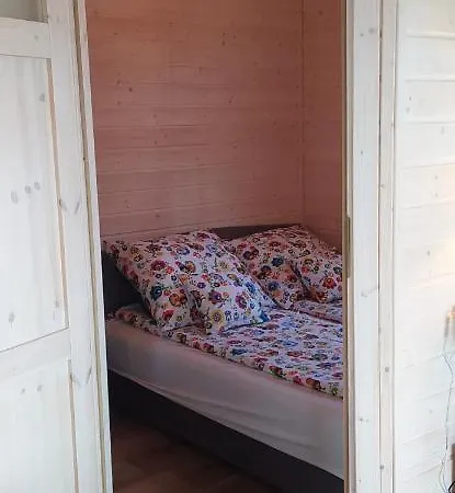 Schadzka W Dwunastce Z Widokiem Na Jezioro