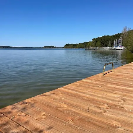 Schadzka W Dwunastce Z Widokiem Na Jezioro Holiday home Borsk