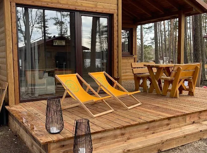 Schadzka W Dwunastce Z Widokiem Na Jezioro * Borsk