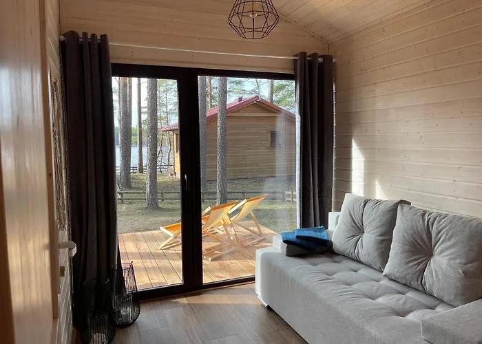 Schadzka W Dwunastce Z Widokiem Na Jezioro * Borsk