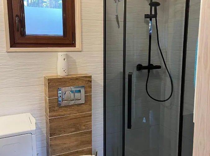 Schadzka W Dwunastce Z Widokiem Na Jezioro *