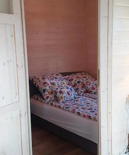 Schadzka W Dwunastce Z Widokiem Na Jezioro